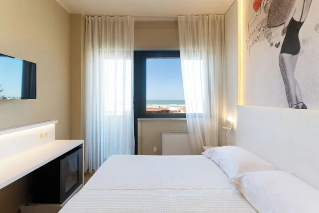 غرفة بسريرين منفصلين بإطلالة على البحر، Hotel San Francisco 2/9