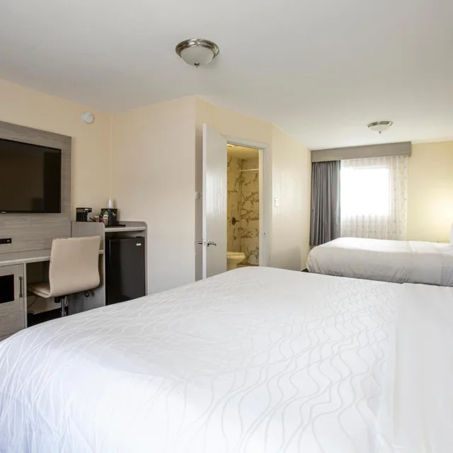 غرفة بسرير كينج وسريرين كينج، Hotel Aspen Flagstaff Grand Canyon Formerly Aspen Innsuites Flagstaff 4/9