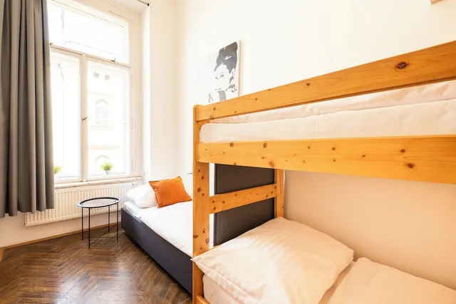 2 Bedrooms, Economy, Apartment, 1 Single and 2 Double Beds, 2 Bunk Beds, Private Bathroom, Sofa، Hybernska Apartments 5/10