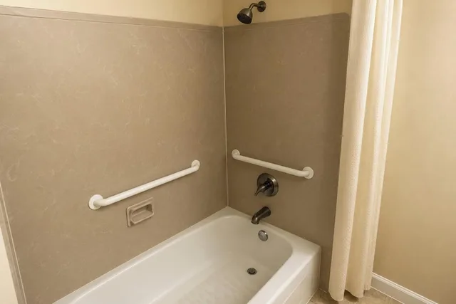 غرفة قياسية بسرير كينج، Plantation Oaks Suites & Inn Millington 7/8