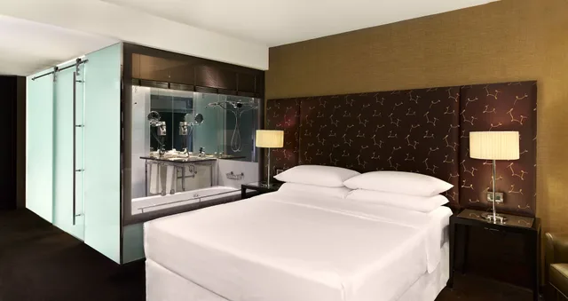 Deluxe, Queen Bed, Pool Access، SHERATON LISBOA HOTEL AND SPA 2/3