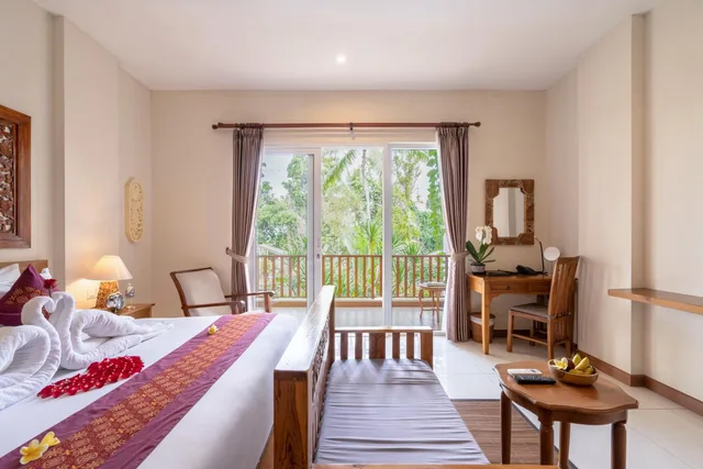جناح جونيور بشرفة، Ashoka Tree Resort At Tanggayuda 3/8