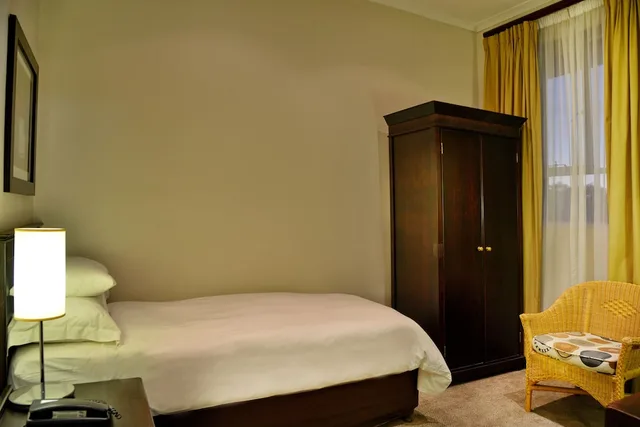 جناح رئاسي بسرير كوين، Cumberland Hotel Worcester 3/6