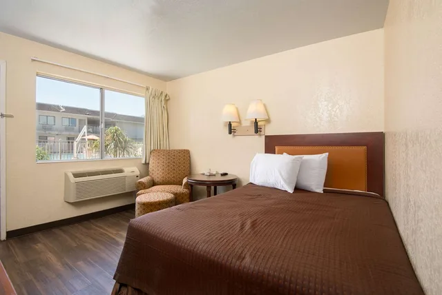 غرفة بسرير مزدوج، Rodeway Inn Kissimmee Maingate West 1/3