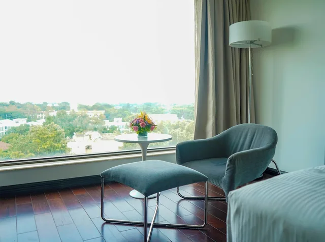 غرفة قياسية بسريرين منفصلين للمدخنين، Crowne Plaza Pune City Centre 3/5