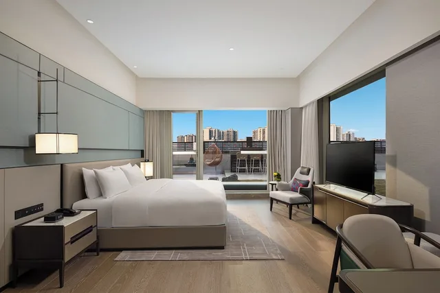 1 Bedroom, Suite, Outdoor Living Area، HUALUXE Leshan by IHG 2/4