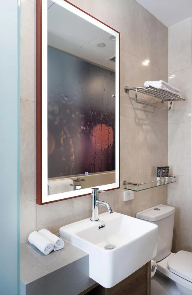 غرفة ديلوكس بسرير كينج وسرير كوين، Novotel Melbourne Preston 6/6