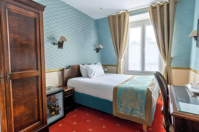 Room, Queen Bed, Arc Triomphe View، Hotel Belfast 1/1