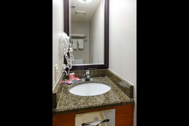 غرفة بسرير كوين، Brisa Pacifica Hotel Encinitas 2/3