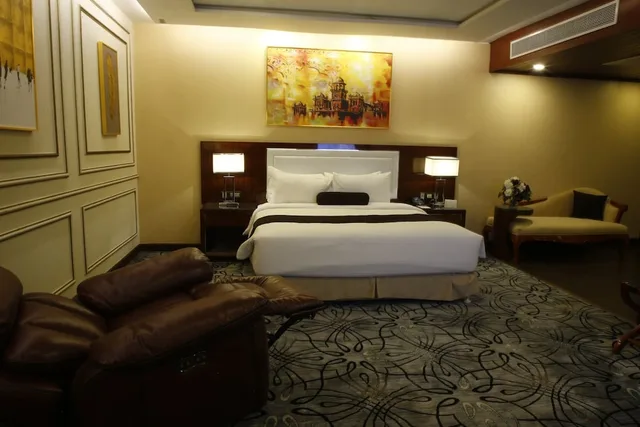 جناح تنفيذي بسرير كينج، Royal Swiss Lahore 1/1