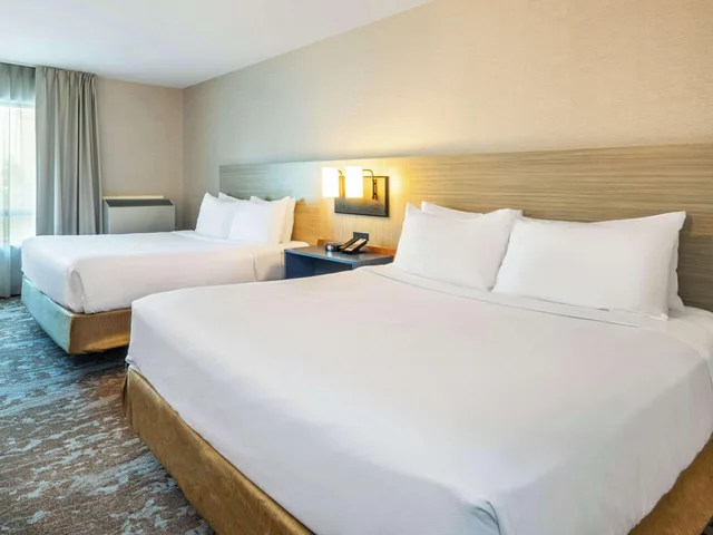 غرفة بسرير كينج، Comfort Inn Kingston - Highway 401 8/10