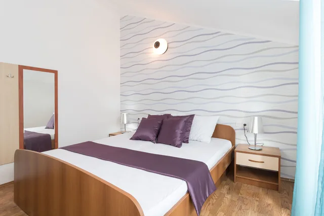 شقة كلاسيكية بسرير مزدوج وسريرين منفصلين بإطلالة على الفناء بشرفة بغرفتي نوم، Villa Voinic 10/10