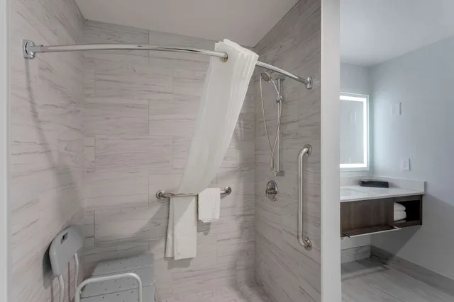 جناح بسريرين كوين مع أريكة لذوي الإعاقة، Comfort Suites Mount Juliet 5/5