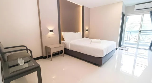 غرفة بسرير مزدوج بحوض استحمام، So Good Hotel Bangkok 1/1
