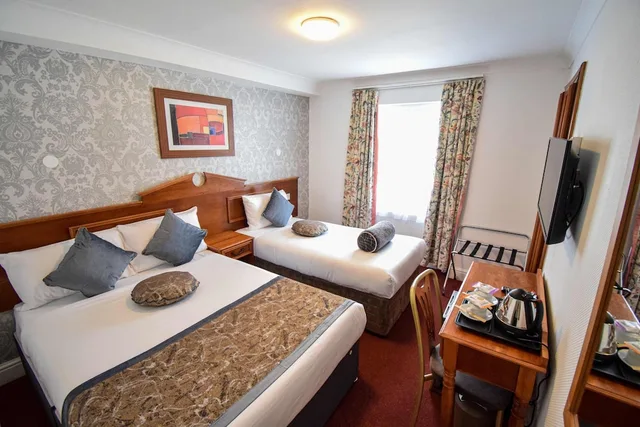 غرفة ثلاثية بسرير مزدوج وسرير فردي، Pembridge Palace Hotel 2/3