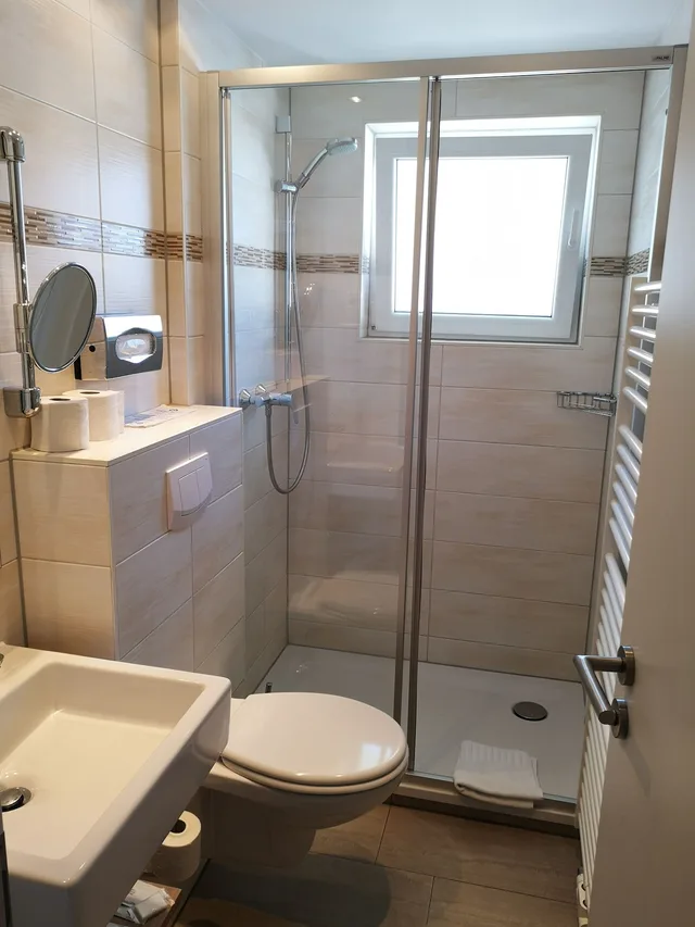 Room, Triple, 1 Double and 1 Single Bed, Hydromassage، Hotel Löhr 7/9