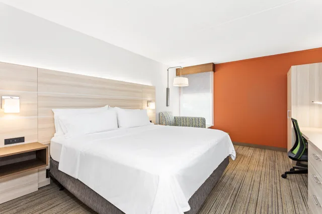 غرفة بسرير كينج، Holiday Inn Express Hopewell - Fort Lee Area, an IHG Hotel 2/5