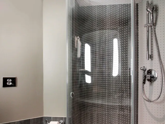 غرفة بسرير مزدوج وسريرين منفصلين، Ibis Cahors 6/6