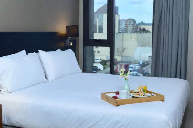 غرفة قياسية بسرير كينج لذوي الإعاقة، Best Western Ferrat 3/6