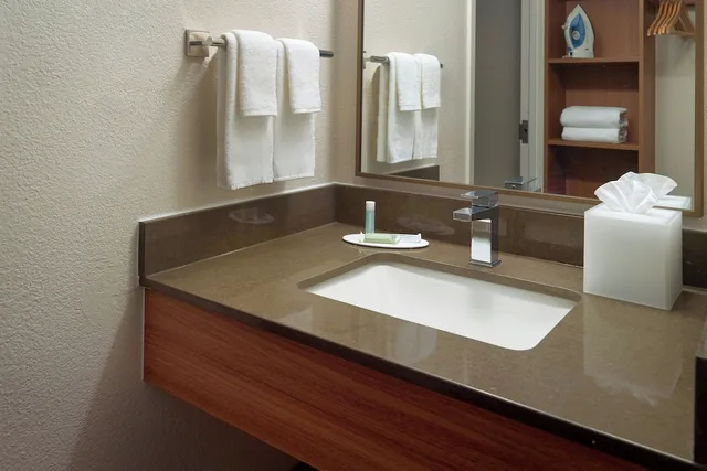 غرفة بسرير كينج، Fairfield Inn And Suites Frederick 7/10