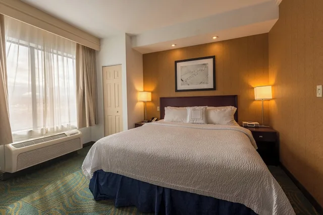 جناح بسرير كينج مع سرير سحّاب إضافي لذوي الإعاقة، Springhill Suites by Marriott Ridgecrest 1/4