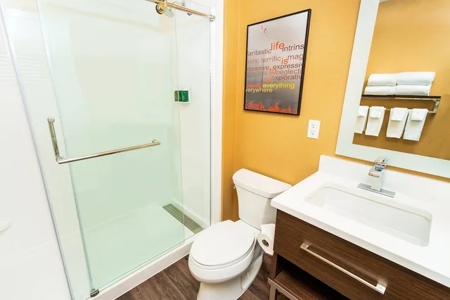 جناح استوديو بسرير كينج مع أريكة، TownePlace Suites Las Vegas Stadium District 7/8