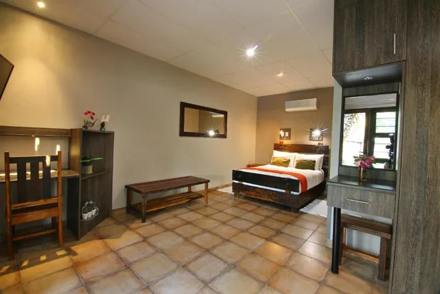 Executive Room, Kalahari Arms Hotel 2/2