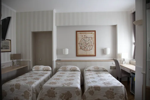 Room, Triple, 1 Double and 1 Single Bed, Flora Hotel Milan 2/10