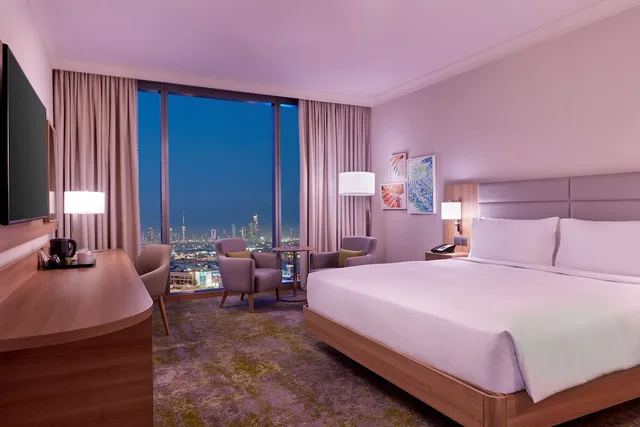 غرفة قياسية بسرير كينج لذوي الإعاقة، Hilton Garden Inn Kuwait 6/10