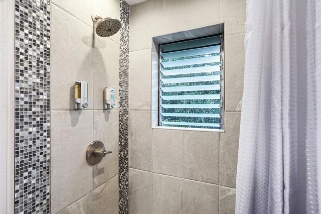 2 Bedrooms, Cottage, King and Twin Beds, Water Front, Kitchenette، Paradise Bay Resort 9/9