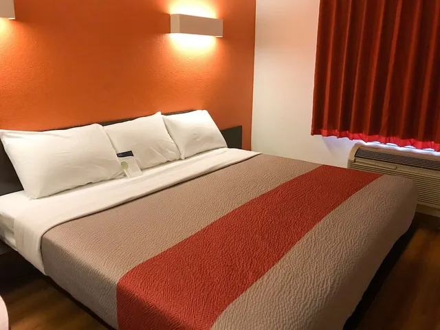 1 King Bed - Suite, Non-Smoking, Micfridge، Motel6 Buttonwillow, CA - Central 1/5