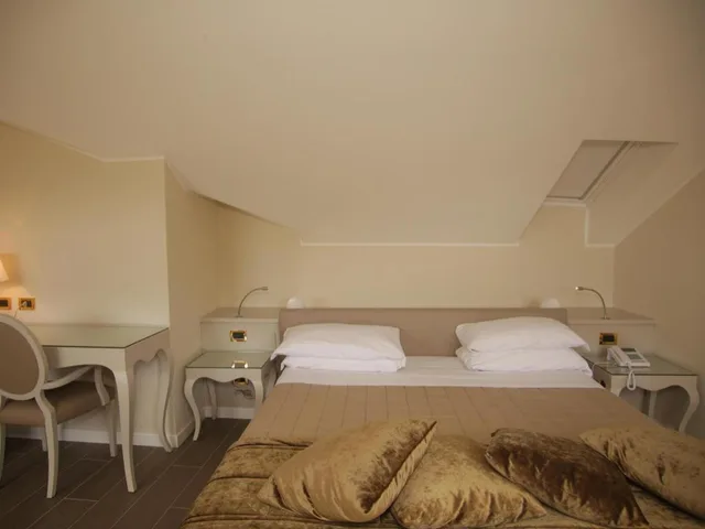 جناح ملكي بسرير مزدوج مع أريكة، Hotel Miramare and Spa 2/3