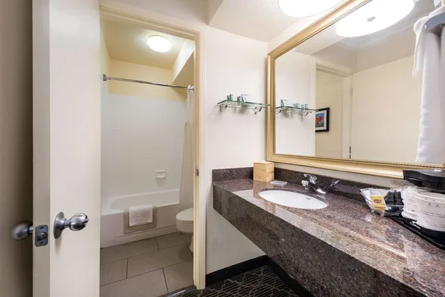 جناح كبير بسرير كينج مع أريكة، Best Western Danville Sycamore Inn 5/5