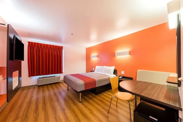 غرفة قياسية بسرير كوين، Motel6 Fort Worth, TX - North - Saginaw 6/10