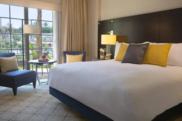 غرفة ديلوكس بسرير كينج، Renaissance Cairo Mirage City Hotel 2/6