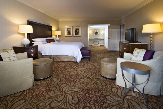 1 Bedroom, Chairman, Suite, King Bed, Pool View, Sofa, Balcony, Top Floor، Jw Marriott Desert Springs Resort Spa 2/5