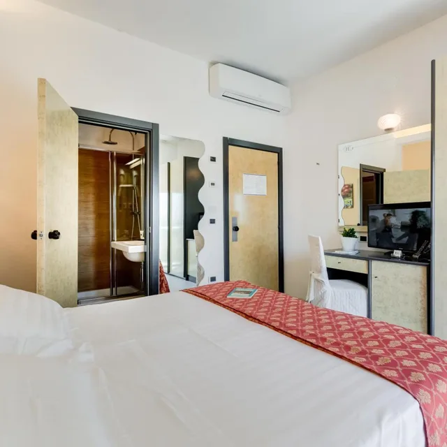 Room, Double or Twin Bed, Lateral Side Sea View، Hotel Europa 6/10