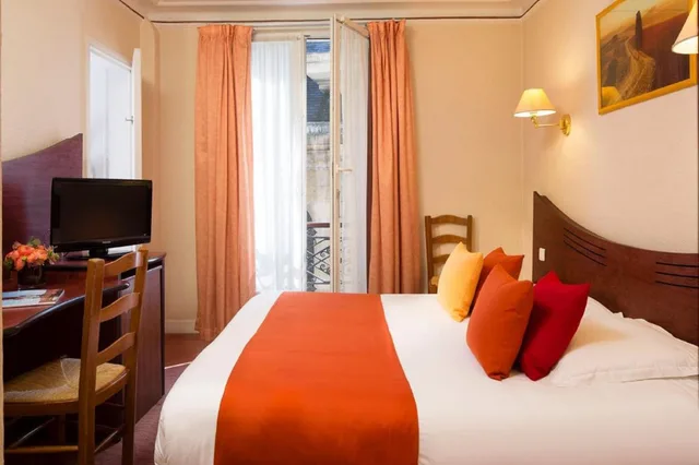 Standard, Double Bed, HOTEL SAINT-ROCH 2/3