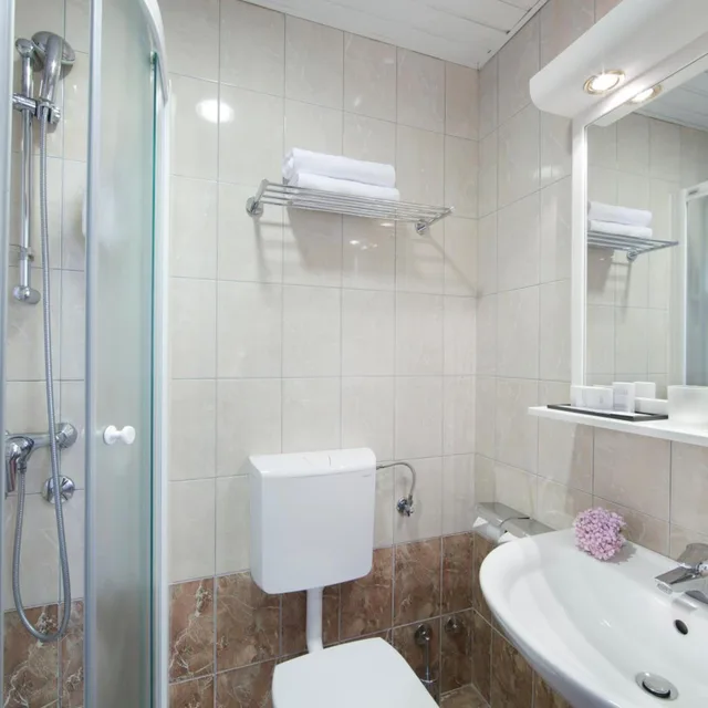 غرفة بسرير مزدوج أو سريرين منفصلين، Hotel Kristal 5/5