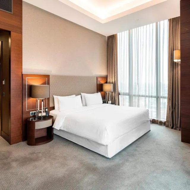 جناح ركني بسرير كينج مع أريكة مع دخول الصالة، Sheraton Grand Istanbul Atasehir 1/7