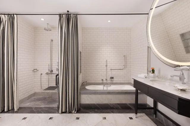 غرفة بريميوم بسريرين منفصلين بإطلالة على النهر، Hotel Maria Cristina A Luxury Collection Hotel 5/7