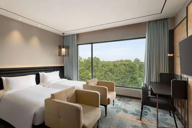 غرفة ديلوكس بسريرين منفصلين، Ramada Encore by Wyndham Bareilly Civil Lines 2/7