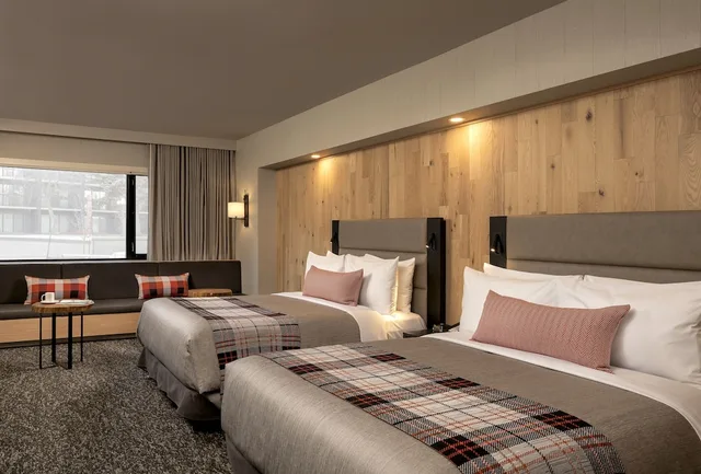 Junior, Studio, 2 Queen Beds, Street View، Peaks Hotel & Suites 2/10