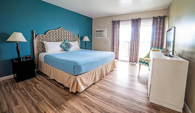 غرفة بسرير كينج بإطلالة على البحر، Ocean Villa Inn 2/4