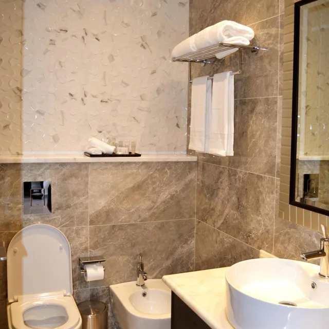 جناح، Ambassador Hotel 5/10