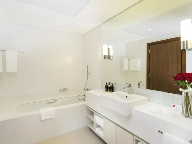 3 Bedrooms, Apartment, 1 King and 2 Queen Beds, Aparthotel Adagio Abu Dhabi Al Bustan 4/5