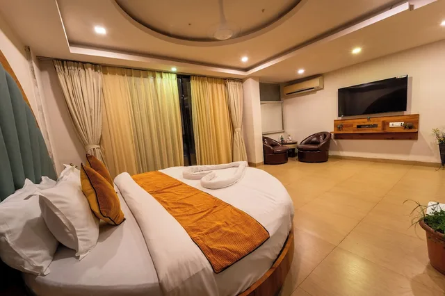 Grand, Maharaja, King Bed, Hot Tub, Bathtub، Grandeur De Sanchi 2/10