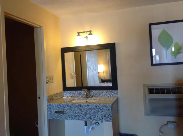 غرفة اقتصادية بسرير مزدوج، Diamond Inn And Suites 4/4