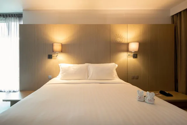 غرفة ديلوكس بسرير كينج بإطلالة على البحر، The Yama Hotel Phuket 4/9