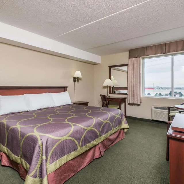 جناح استوديو بسرير كينج مع أريكة، Super 8 By Wyndham Mississauga 6/10